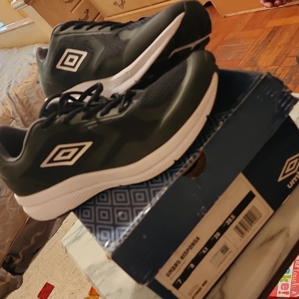 Men's sneakers